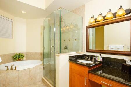 Grand Marina -waterfront *