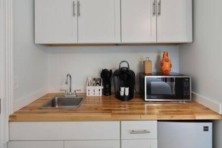 Carey's Corner Apartment