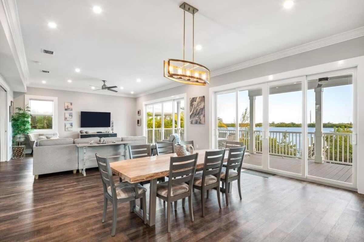 Evershore House -pool, Parking, Dock!