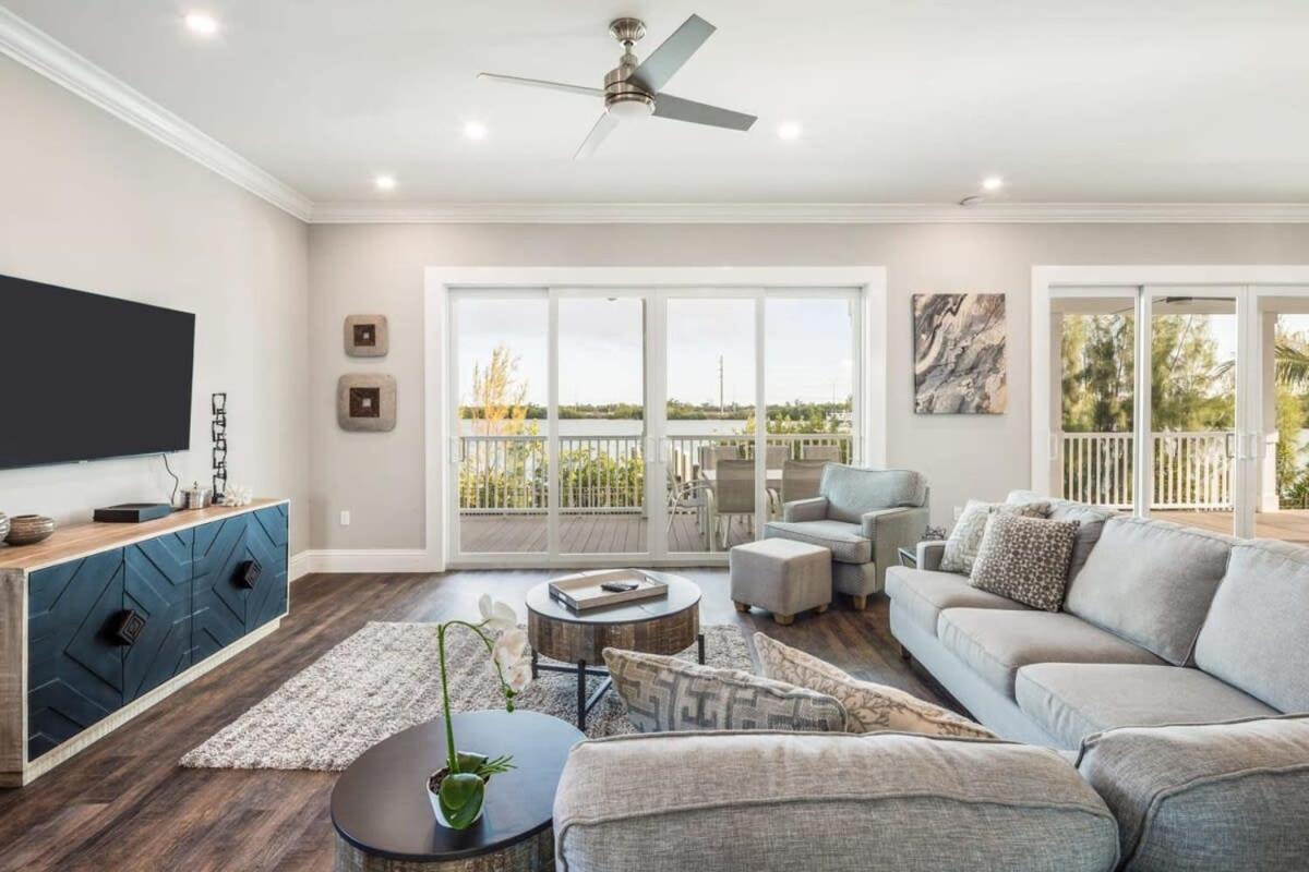 Evershore House -pool, Parking, Dock! *