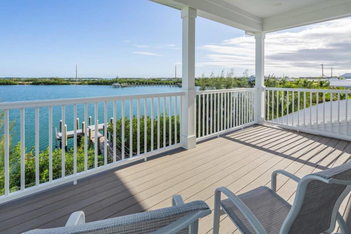 Holiday home Evershore House -pool, Parking, Dock!