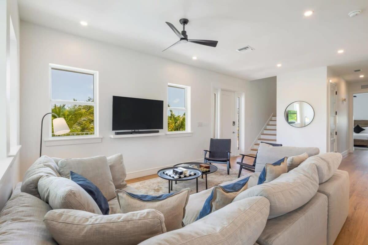 Holiday home The Crestwood House - Private Heated Pool & Parking *