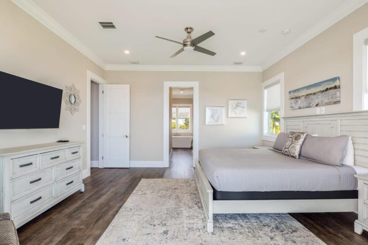 Holiday home Evershore House -pool, Parking, Dock! Key West