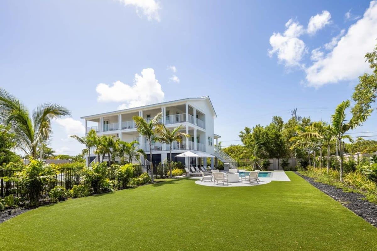 Holiday home The Crestwood House - Private Heated Pool & Parking