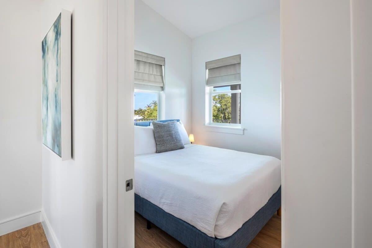 Holiday home The Crestwood House - Private Heated Pool & Parking