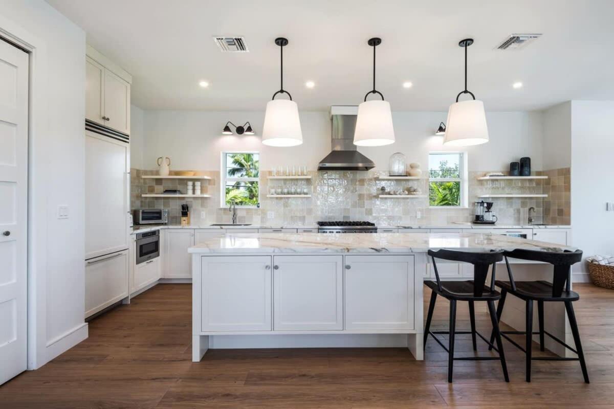 The Crestwood House - Private Heated Pool & Parking *