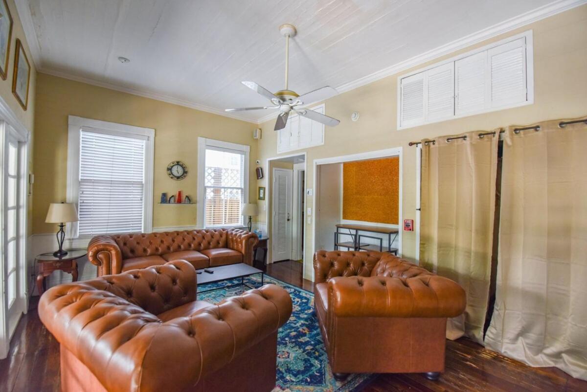 Curry House- 3rd Floor, King Bed, & Balcony 8 Inn Key West
