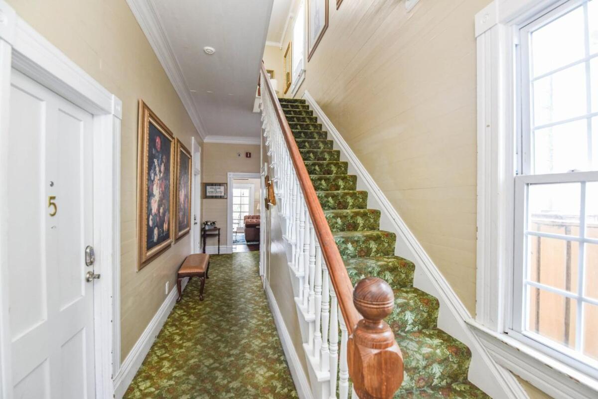 Curry House - Pool, King Bed & Balcony! 7 Key West