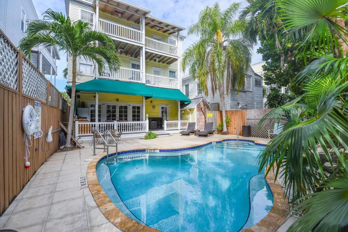 Curry House- 3rd Floor, King Bed, & Balcony 8 Inn Key West