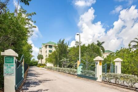 Holiday home The Trinidad -pool & Parking Key West
