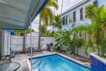 Poolside Apartment *