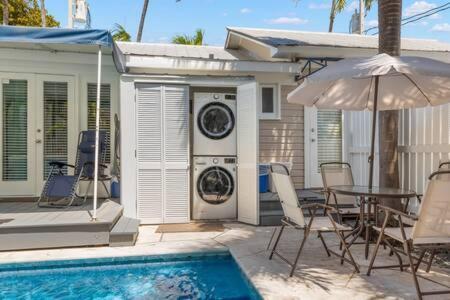 Apartment Poolside