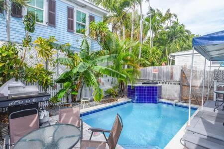 Poolside Apartment *
