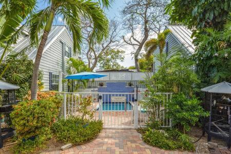 Apartment Road's End Key West