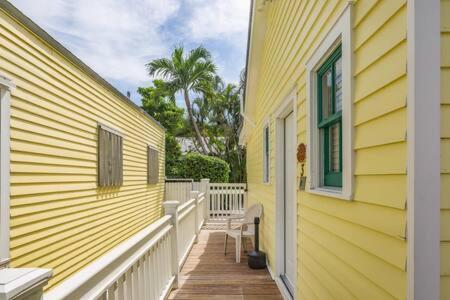 New Vangogh Studio - Pool & Balconies Apartment *