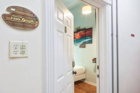 New Vangogh Studio - Pool & Balconies Apartment Key West