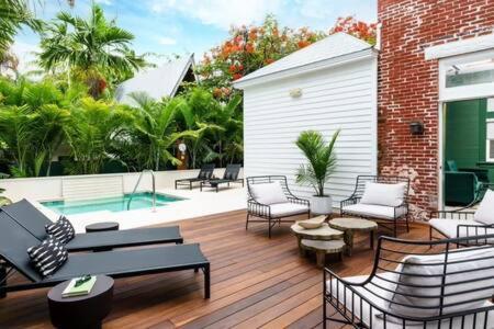 Inn Yellow At Grand Maloney Key West