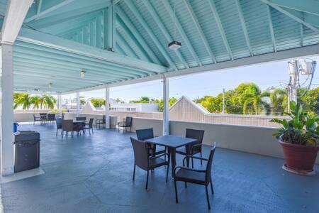 Holiday home New! Positano - Duval Square Condo, Pool, Hot Tub & Parking *