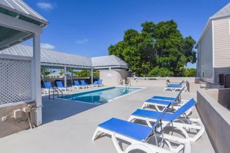 New! Positano - Duval Square Condo, Pool, Hot Tub & Parking Holiday home Key West
