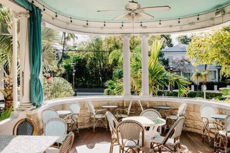 Inn Classic King With Balcony At Curry Mansion *