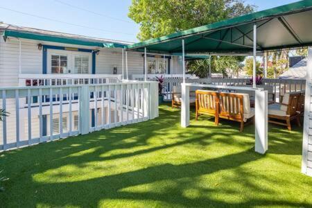 Birds Of A Feather At Custom House Holiday home *