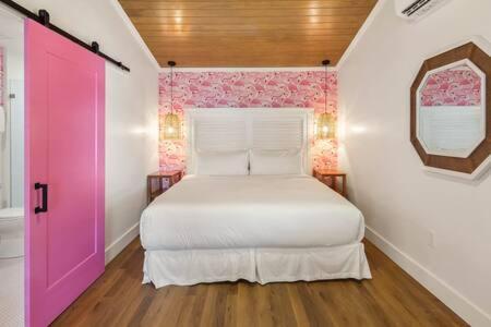 Birds Of A Feather At Custom House Holiday home