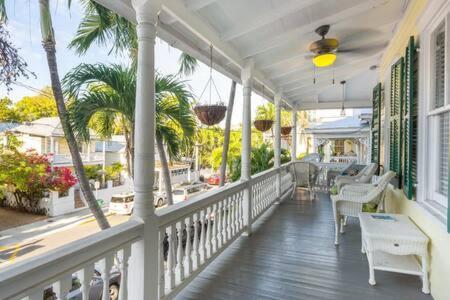 Curry House - Pool, King Bed & Balcony! 7 Inn *