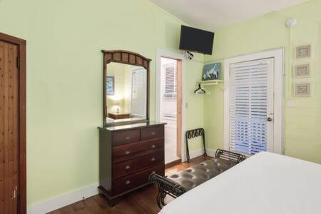Curry House - Pool, King Bed & Balcony! 7 Inn *