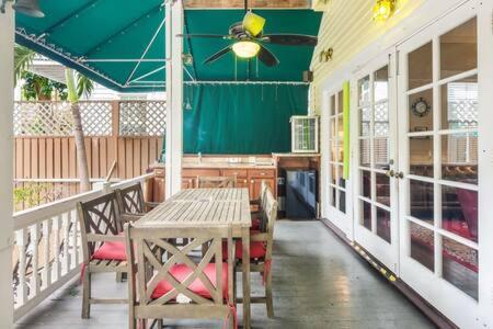 Curry House - Pool, King Bed & Balcony! 7 Key West