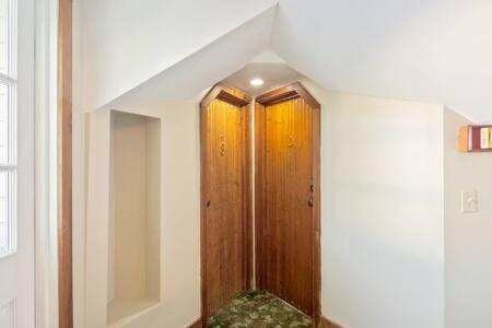Curry House - Pool, King Bed & Balcony! 7