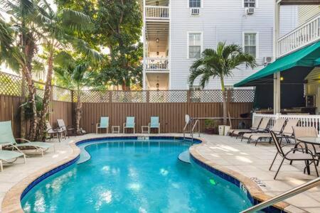 Curry House - Pool, King Bed & Balcony! 7 Inn