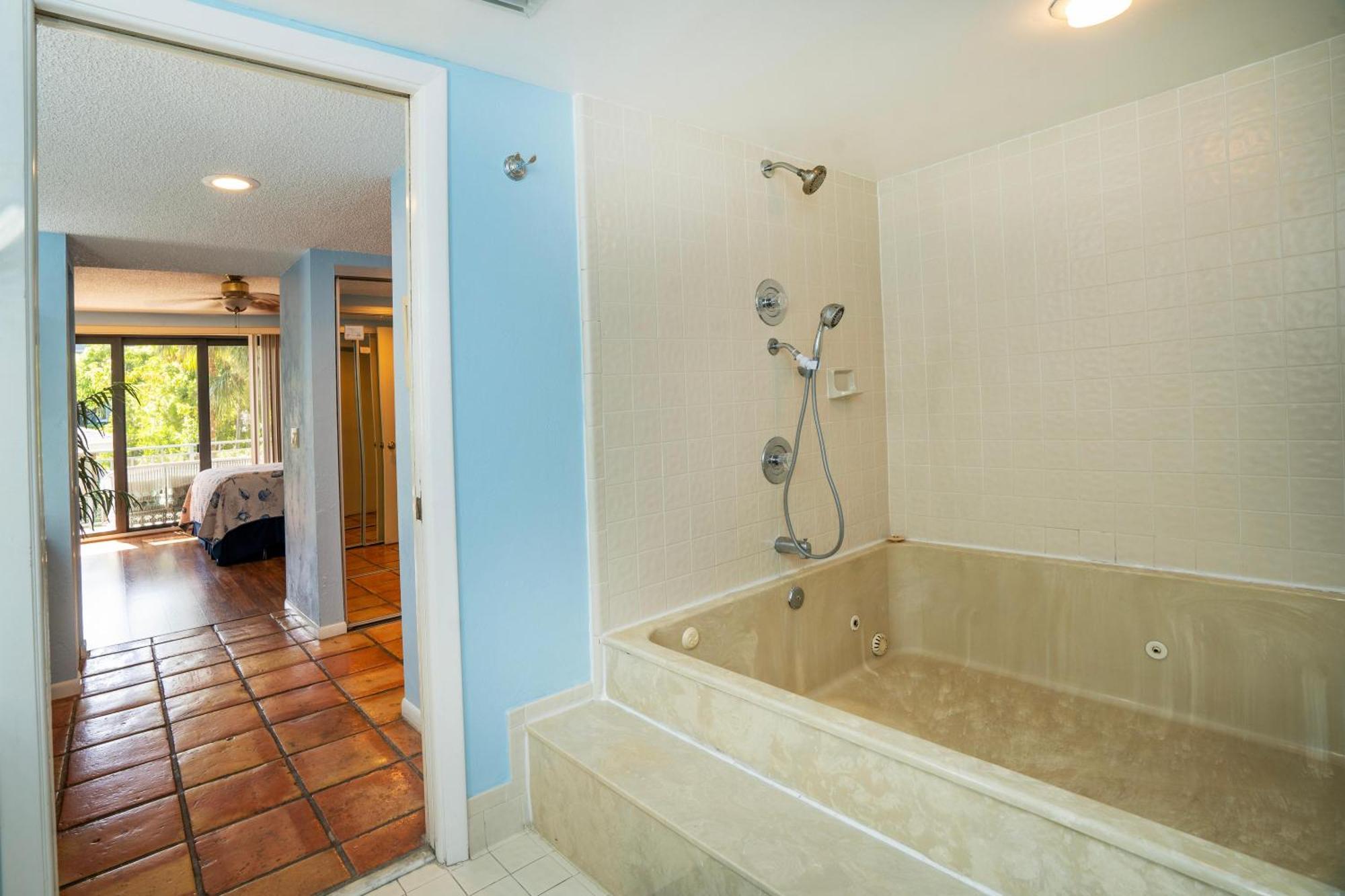 Nautical Adventures In Paradise Apartment *