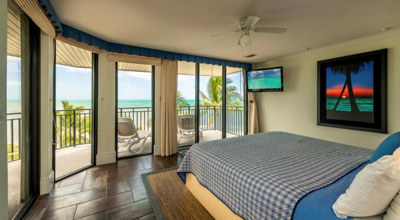 Holiday home Tom's Oceanfront Penthouse *