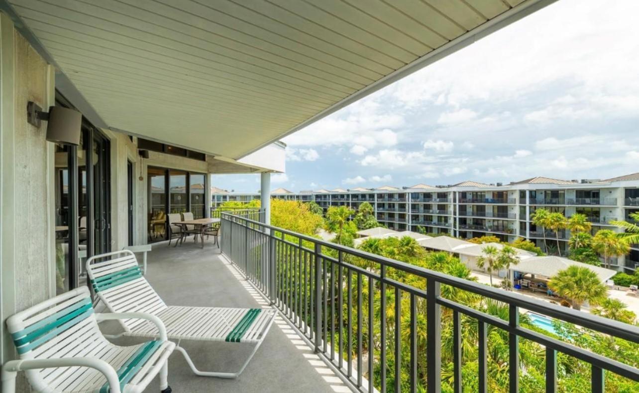Holiday home Tom's Oceanfront Penthouse *