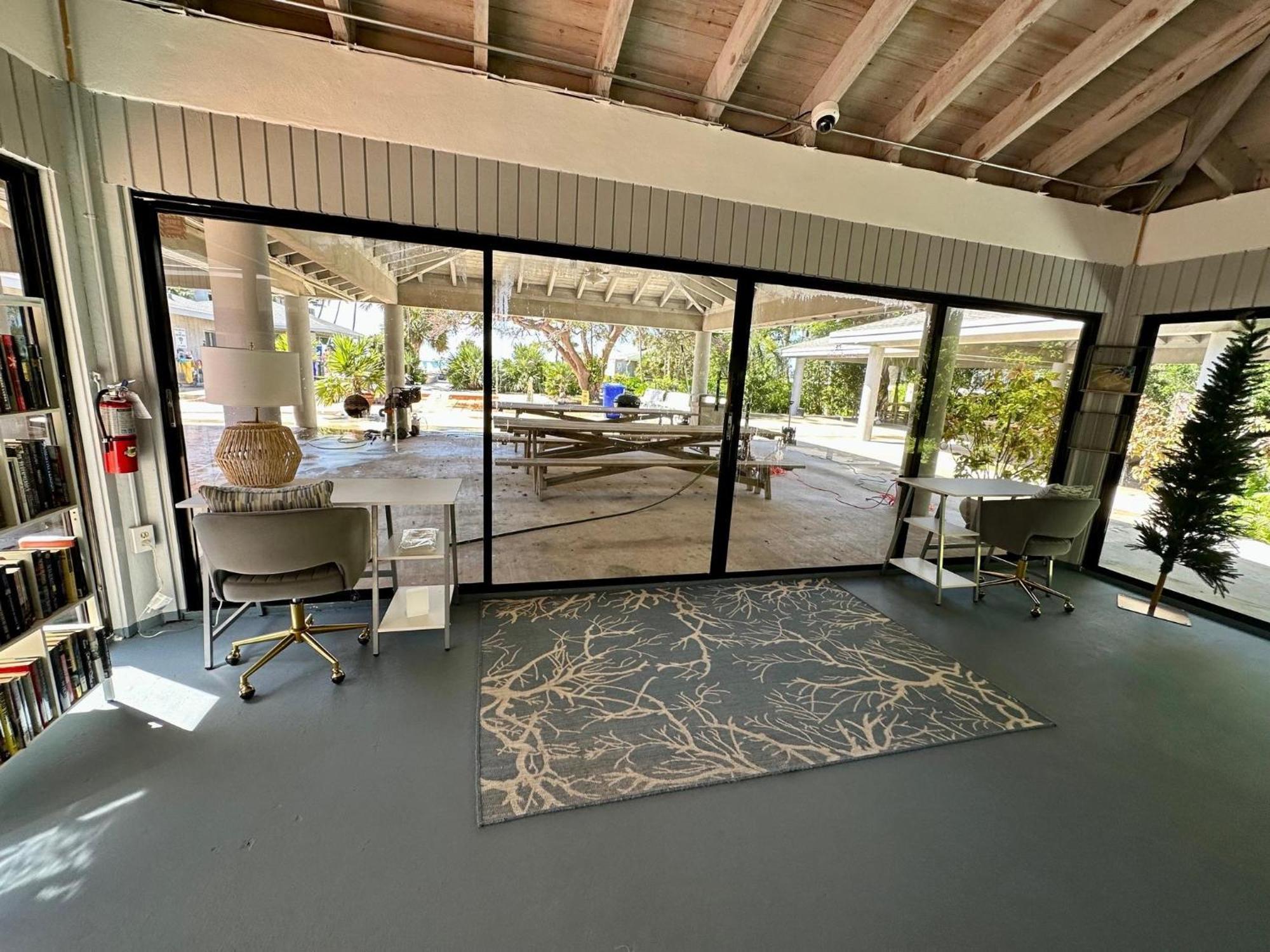 Holiday home Tom's Oceanfront Penthouse *