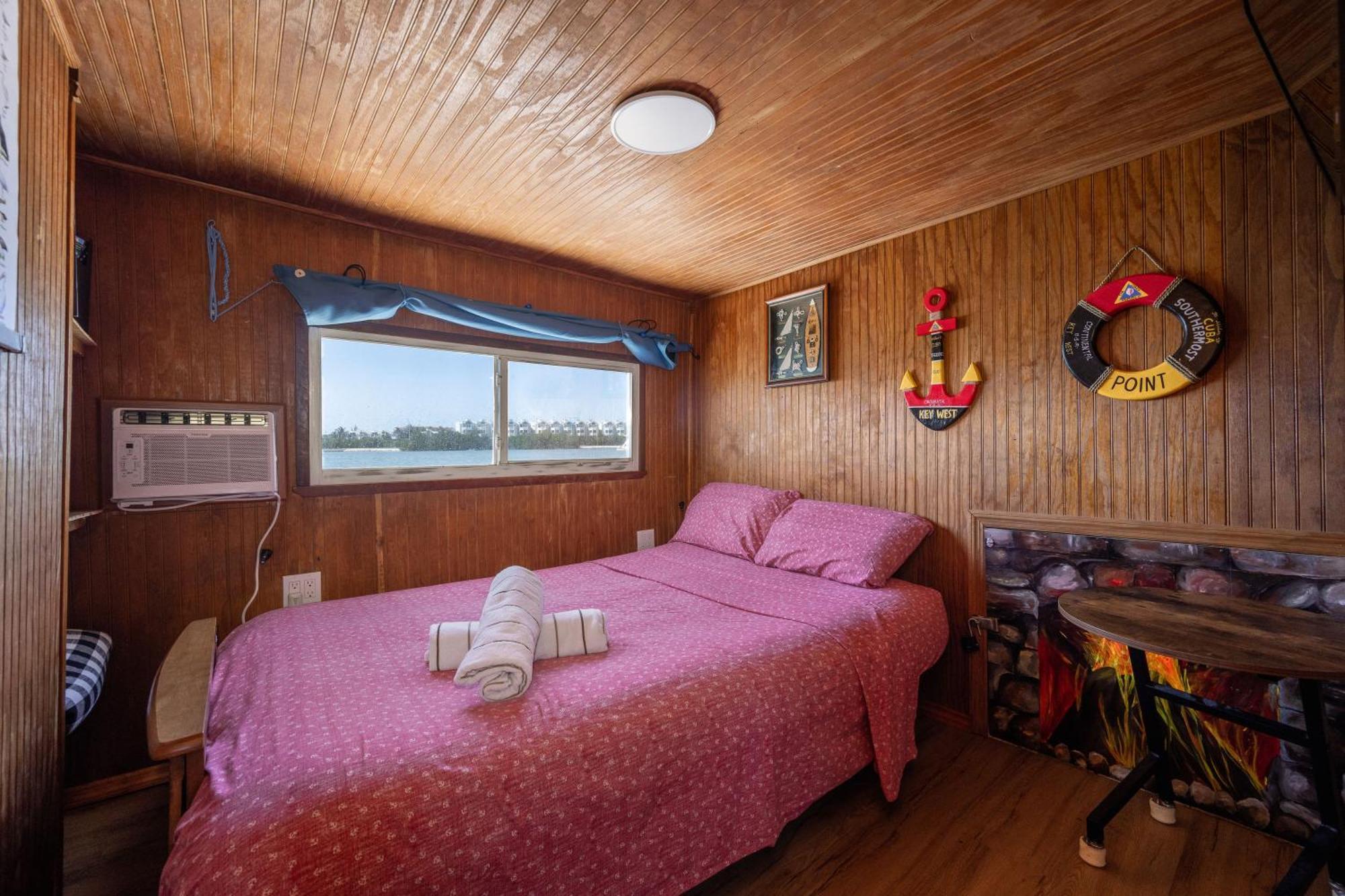 Beautiful Houseboat In * Key West