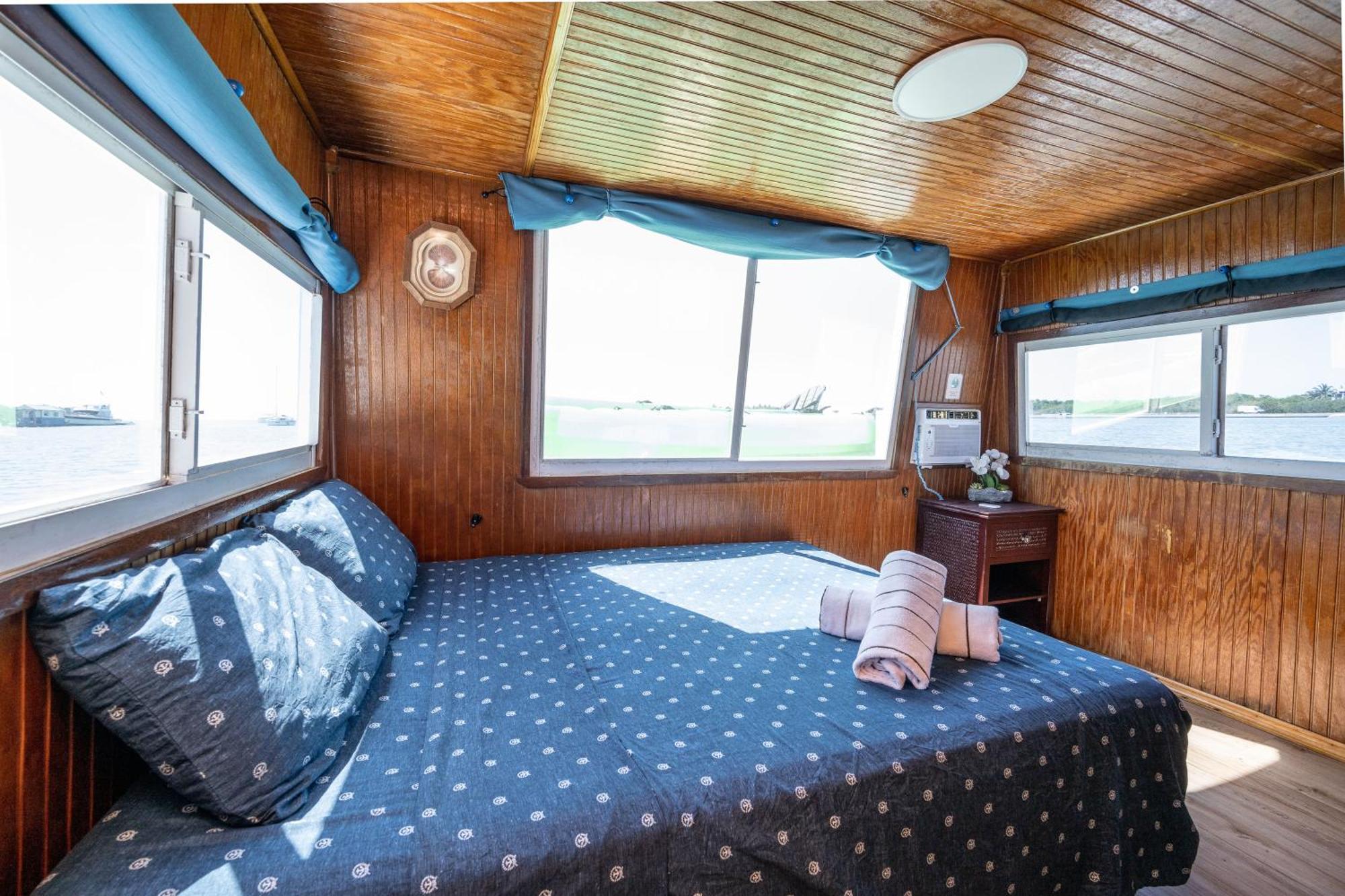 Beautiful Houseboat In Key West