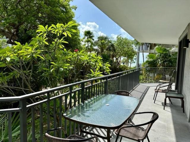 Poolside Breeze Retreat Apartment Key West