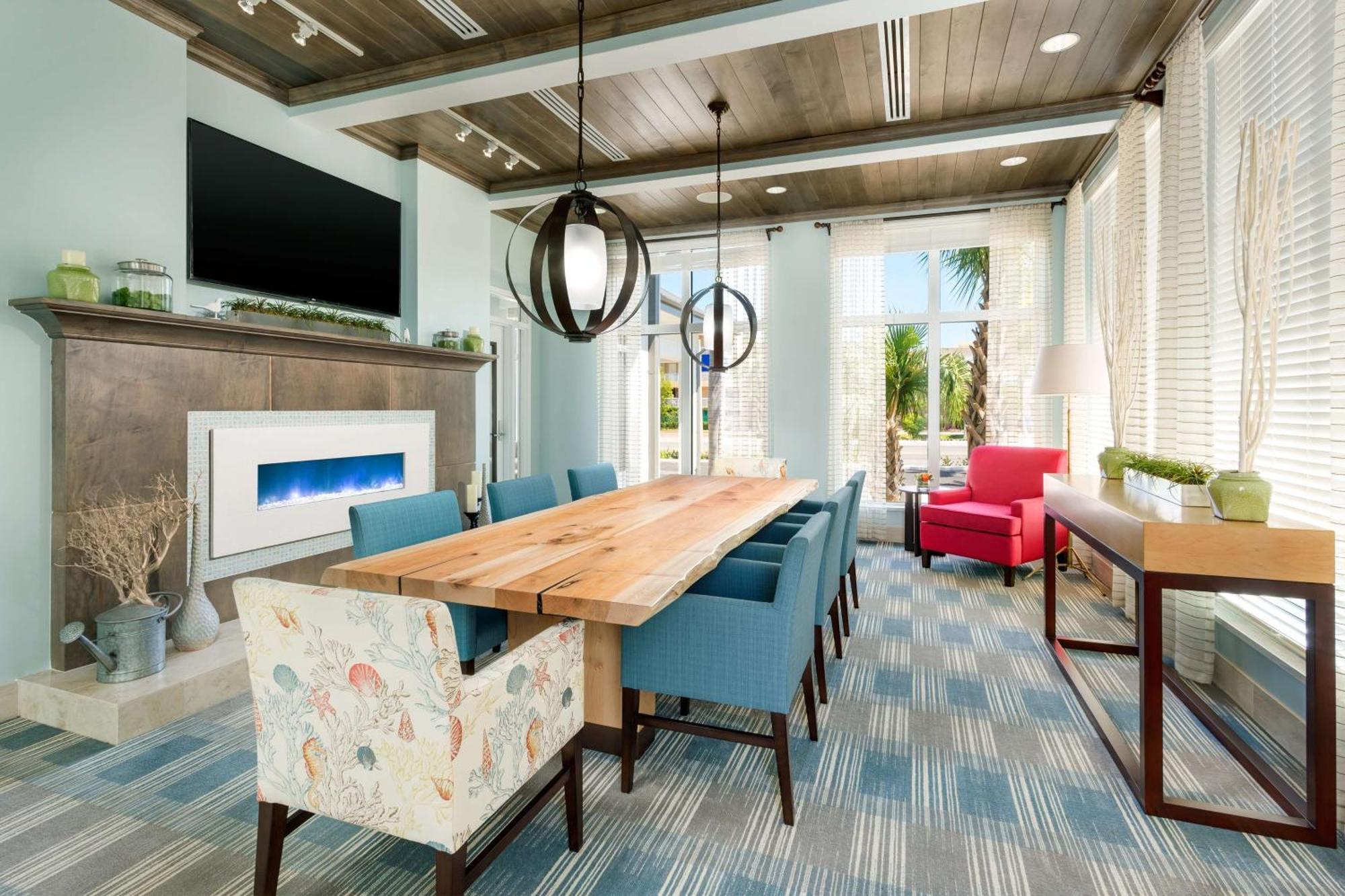 Hilton Garden / The Keys Collection Hotel 3*
