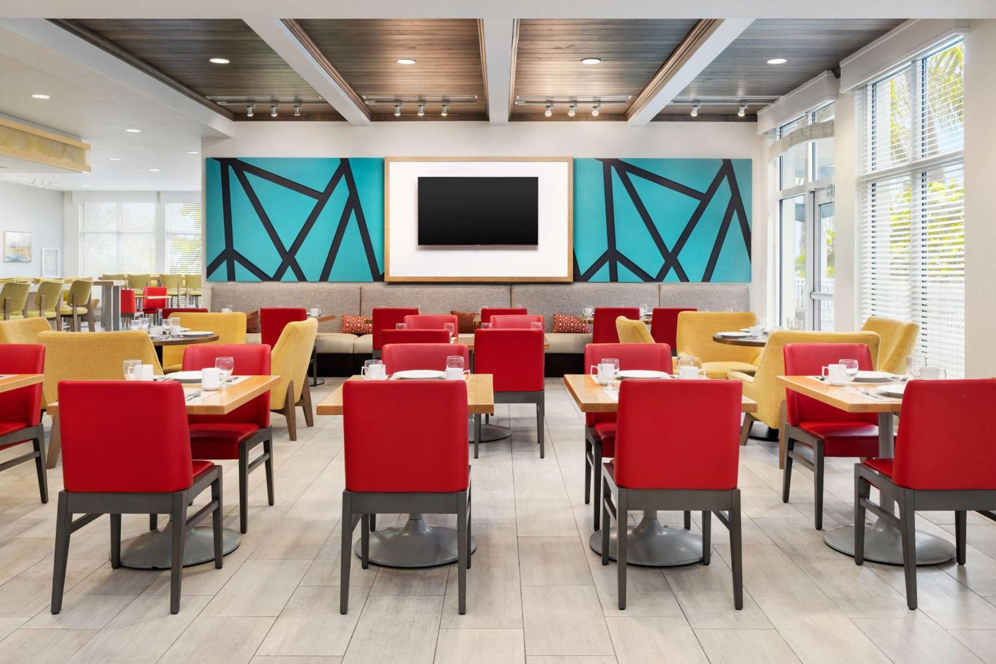 Hilton Garden / The Keys Collection Hotel 3*