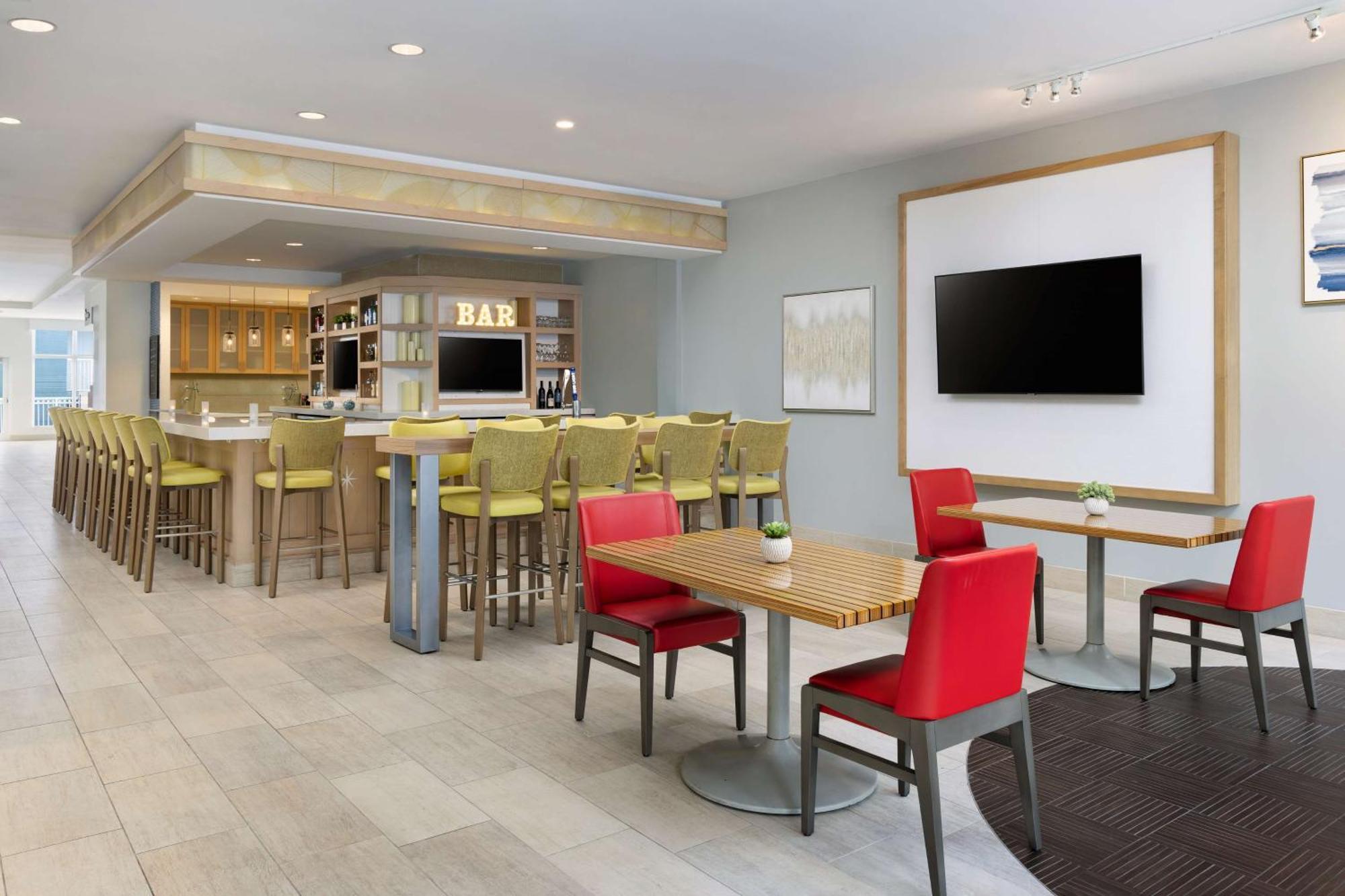 Hilton Garden / The Keys Collection 3*