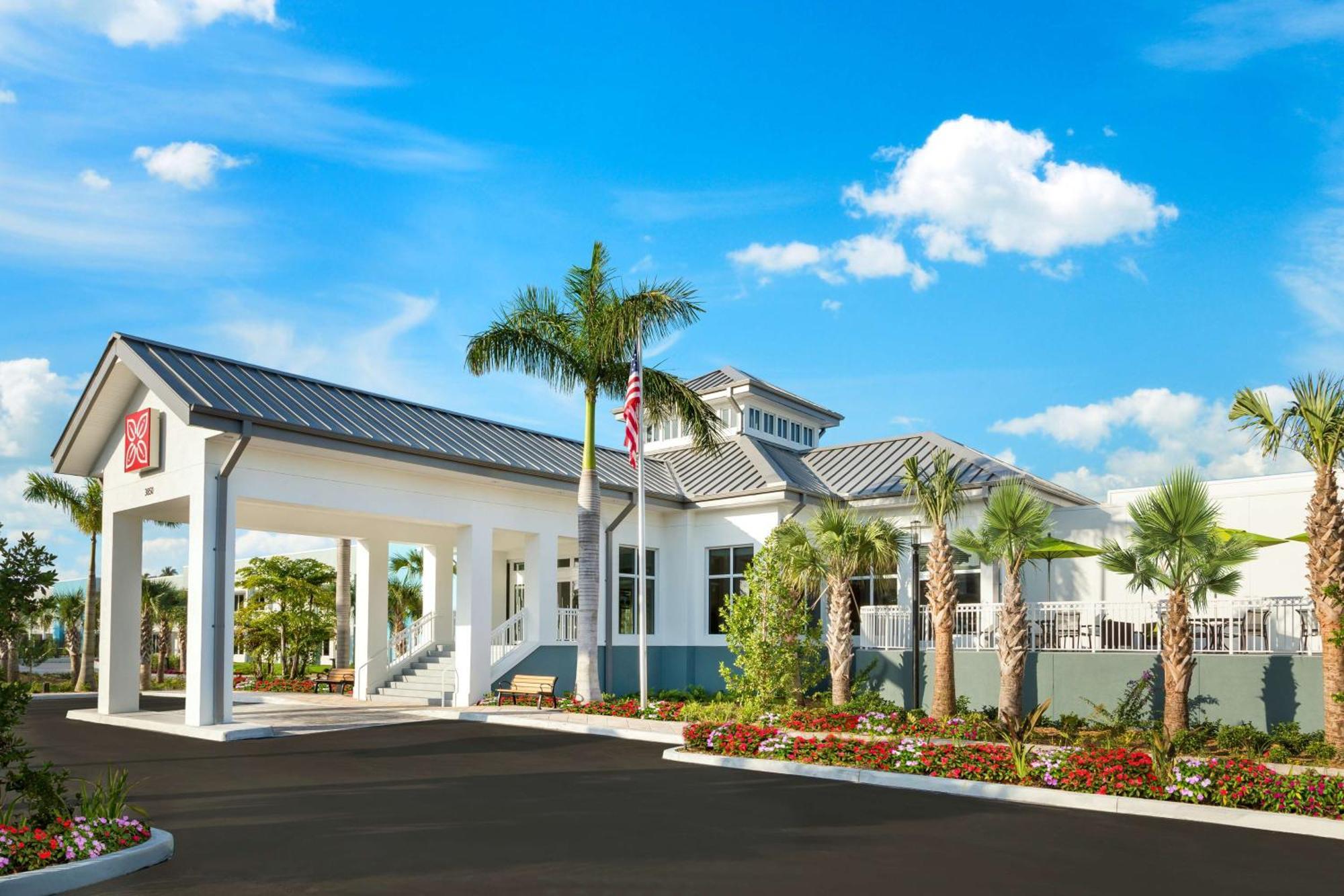Hilton Garden / The Keys Collection Hotel 3*