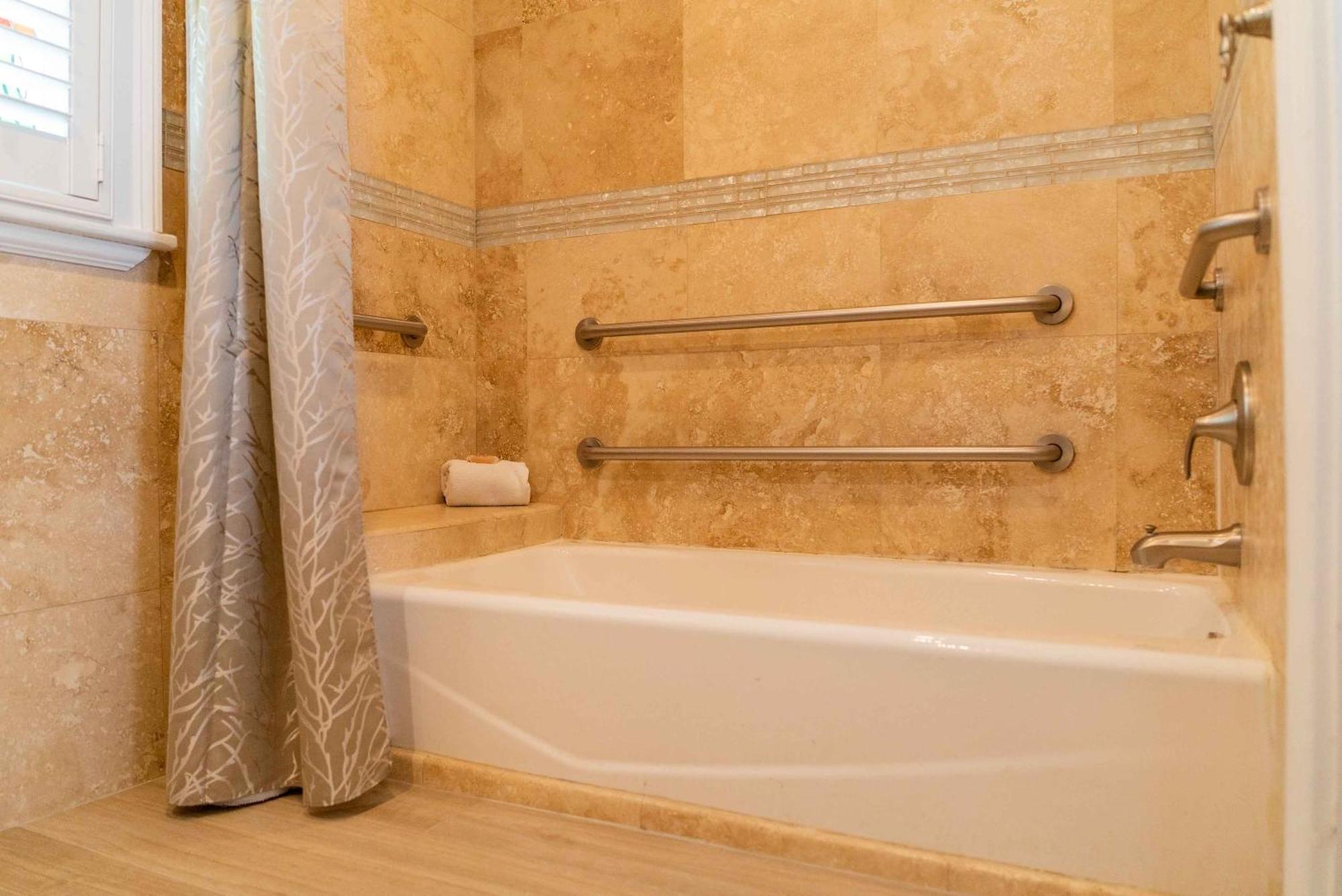 Bed & Breakfast Southernmost Point & Garden Bar Key West