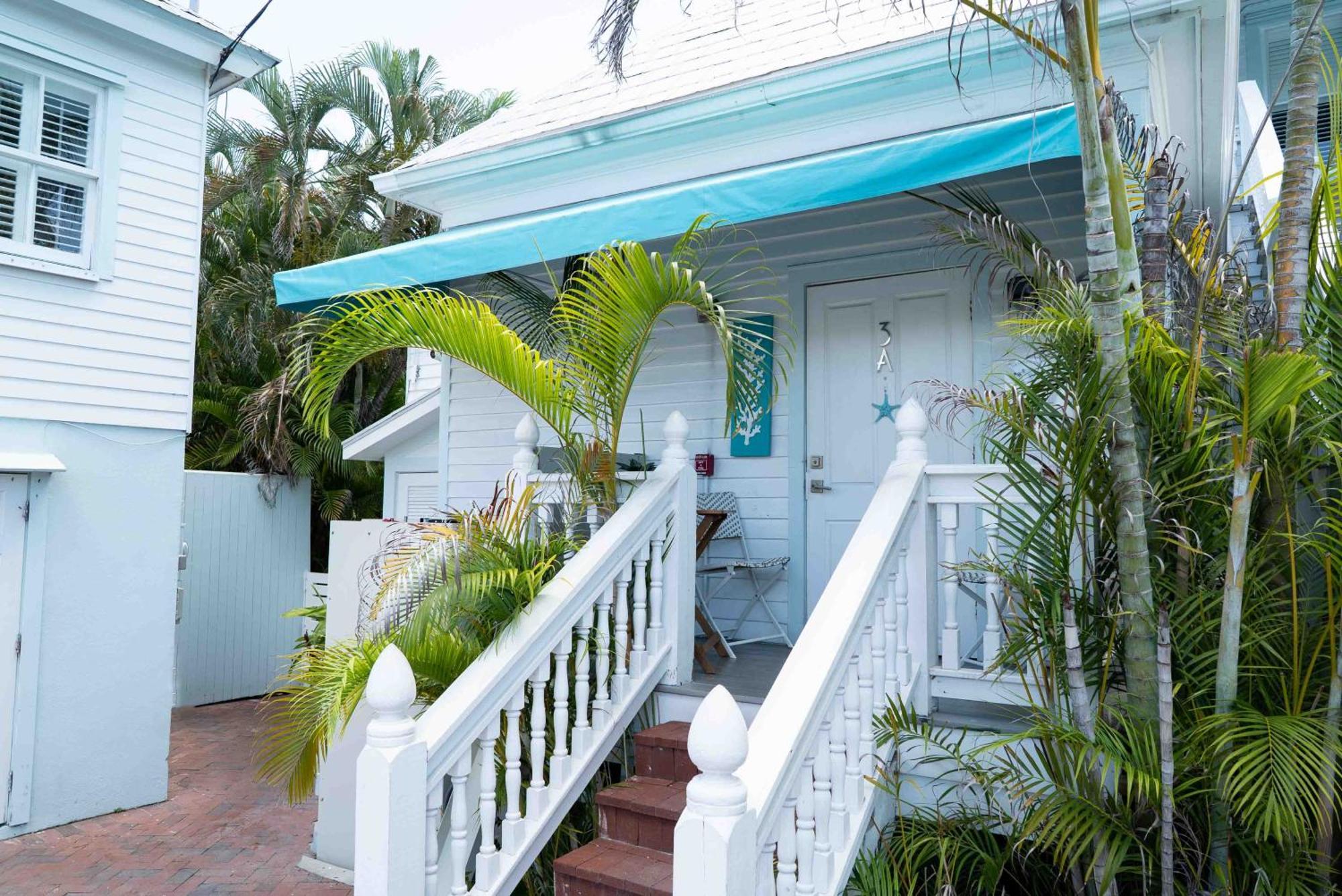 Southernmost Point & Garden Bar 3*