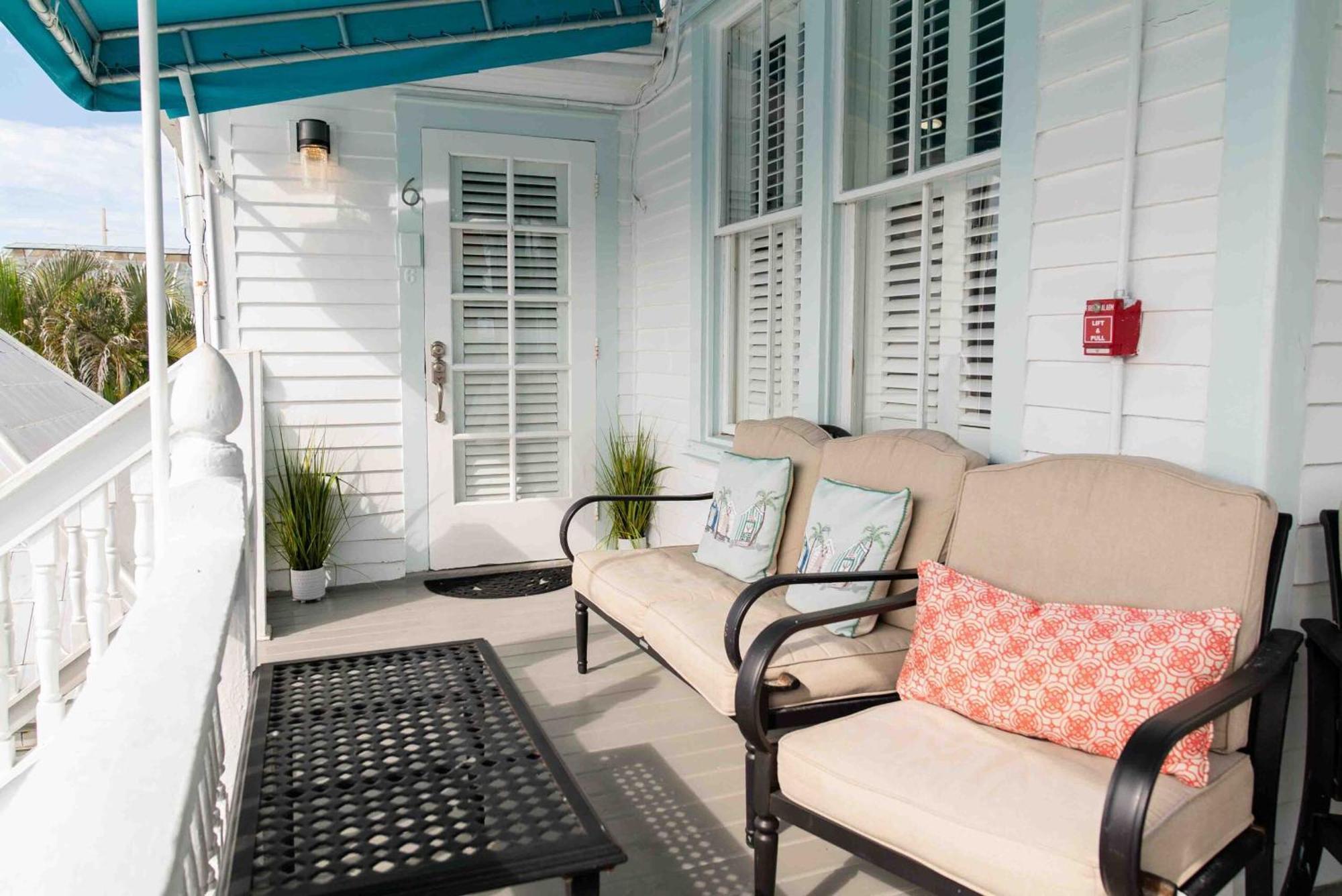 Bed & Breakfast Southernmost Point & Garden Bar Key West