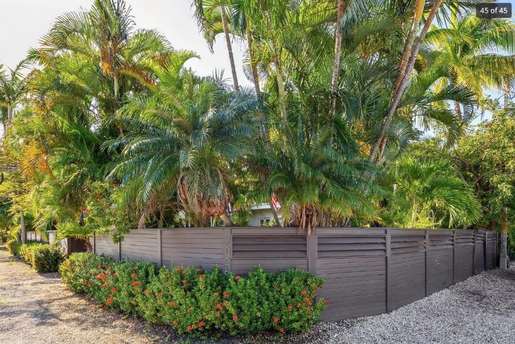 New Hidden Oasis- Waterfall Pool Close To Holiday home