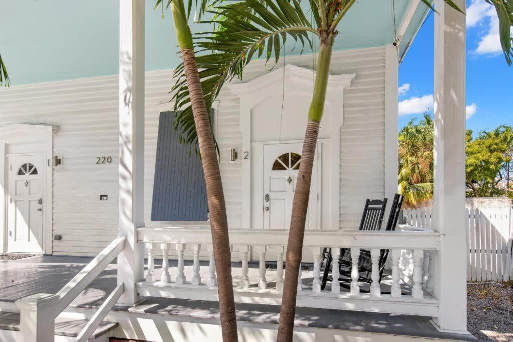 Mesa House, Dos -unreal Location * Key West
