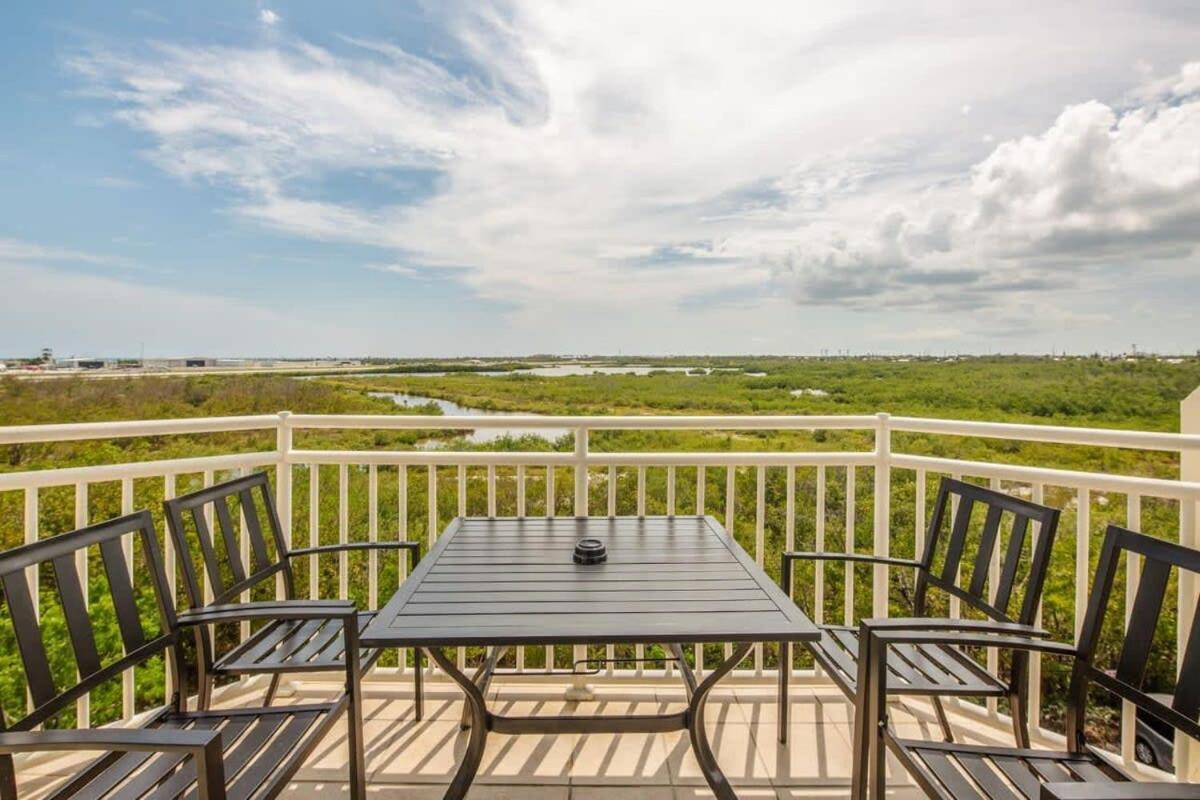 The Grand Turk -sunset View & Pool * Key West