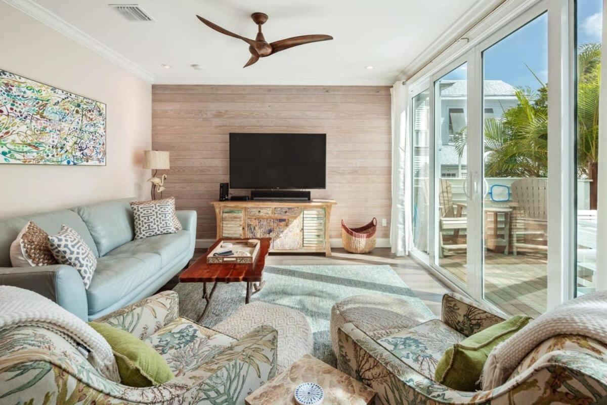 Southernmost View -pool & Water Views Key West