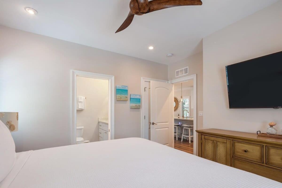 Southernmost View -pool & Water Views Holiday home Key West